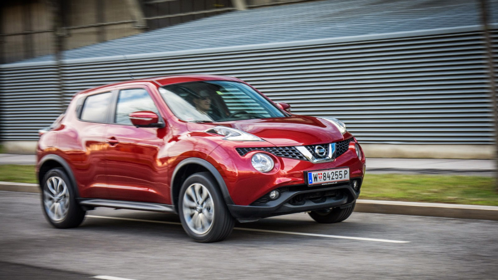Nissan Juke красный