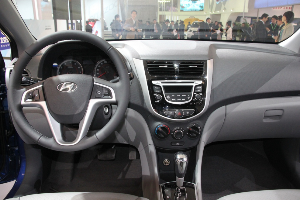 Hyundai Solaris 2010 салон