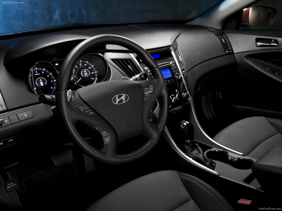 Hyundai Sonata 2011 салон