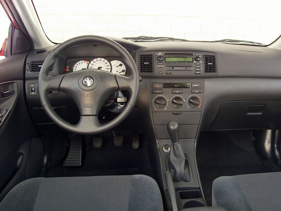 Toyota Corolla 2003 салон