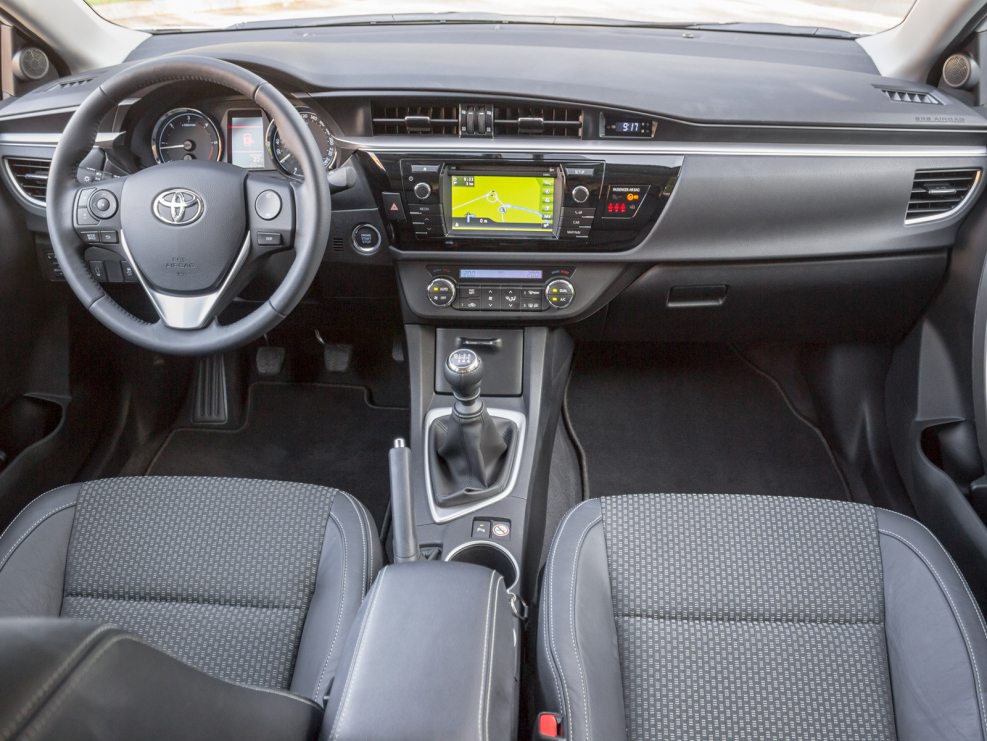 Toyota Corolla e170 салон