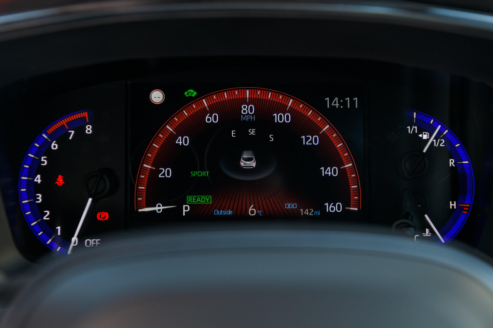 Приборная панель Toyota Sequoia 2021
