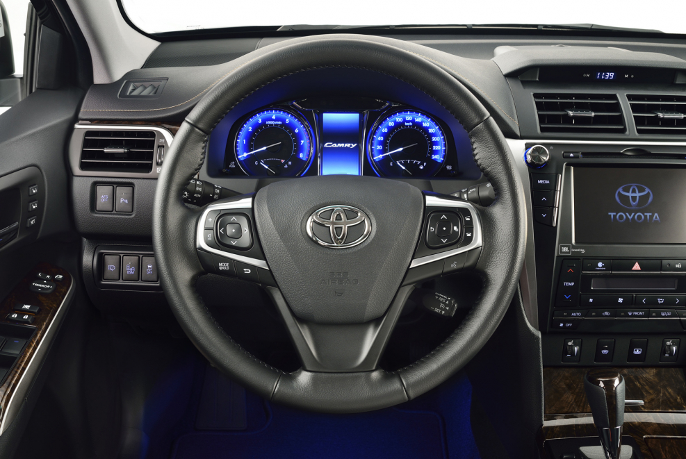 Toyota Camry 2015 салон