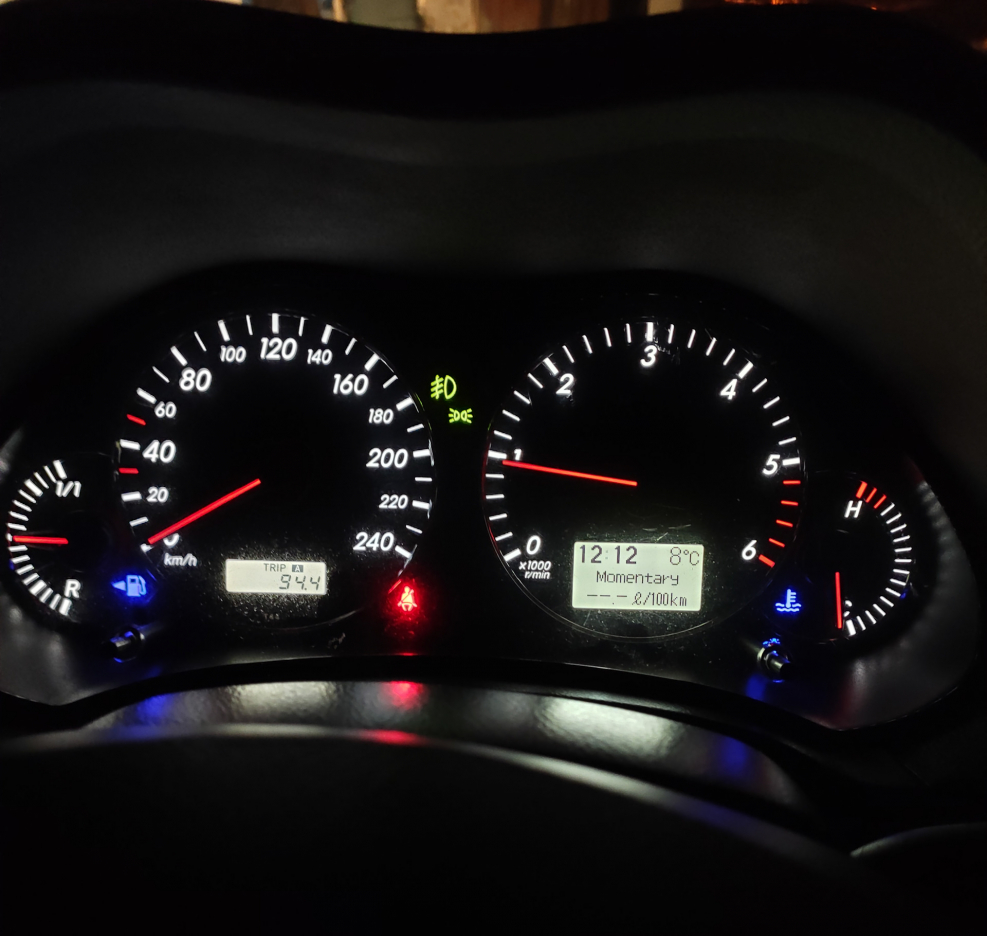 Приборная панель Toyota Avensis Пересвет