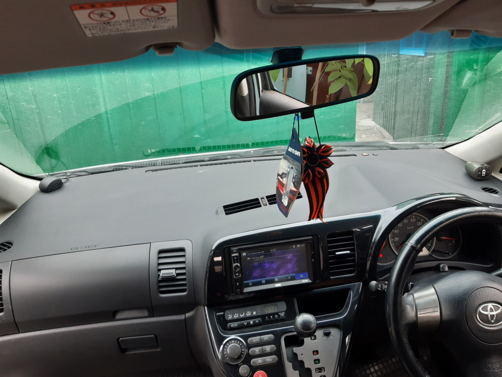 Toyota Wish 2005 панель
