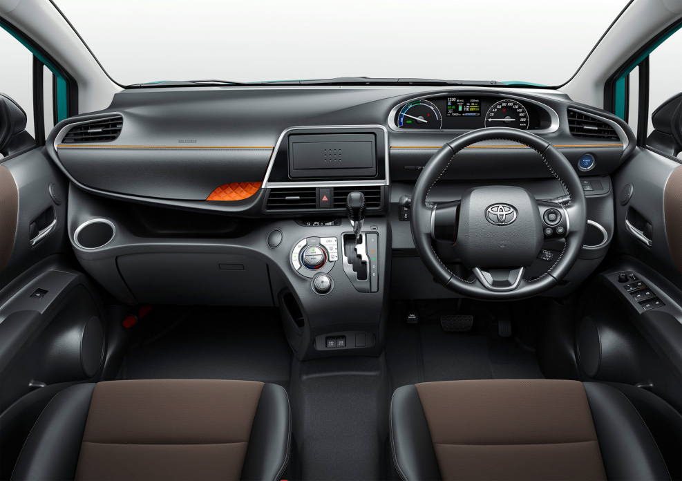 Toyota Sienta 2018 Сиента