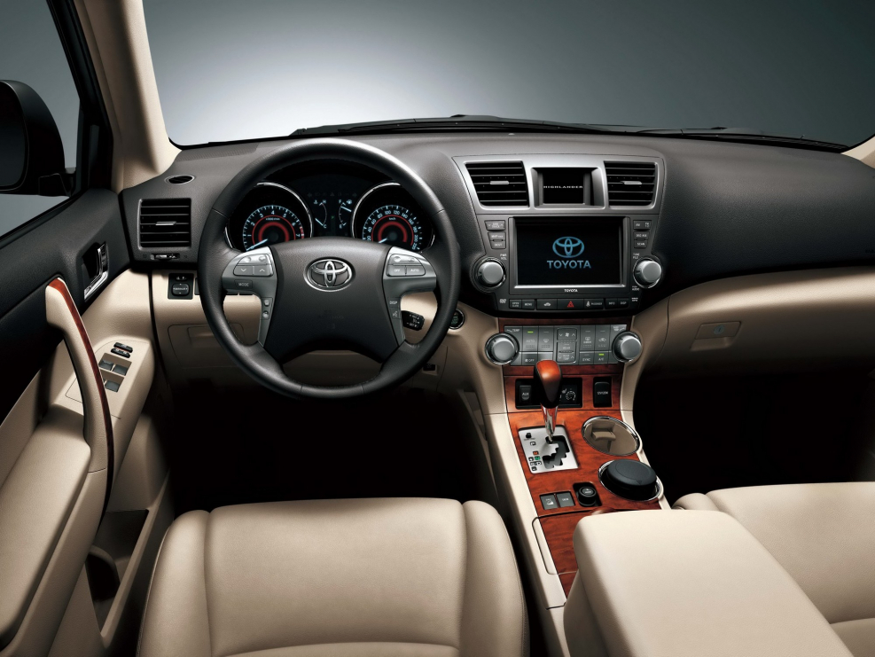 Toyota Highlander 2012 салон