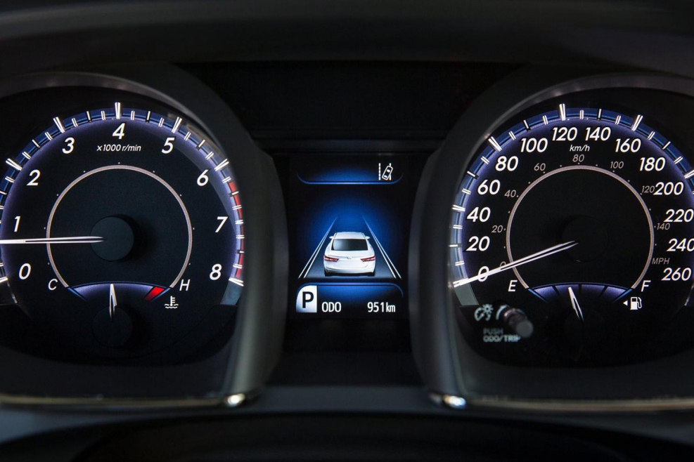 Toyota Avalon 2015 панель приборов