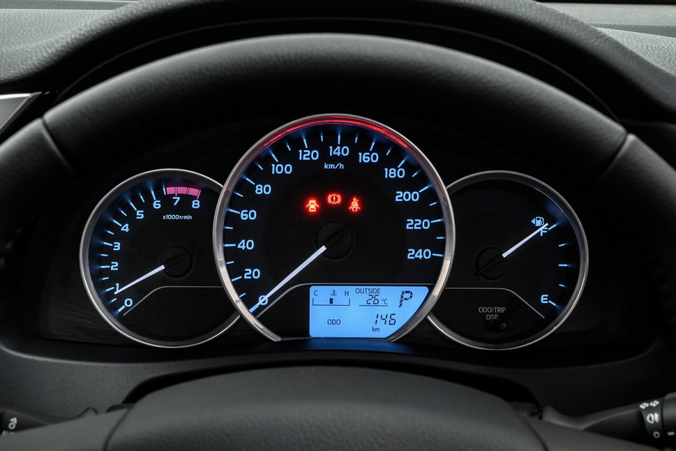 Приборная доска Toyota Corolla