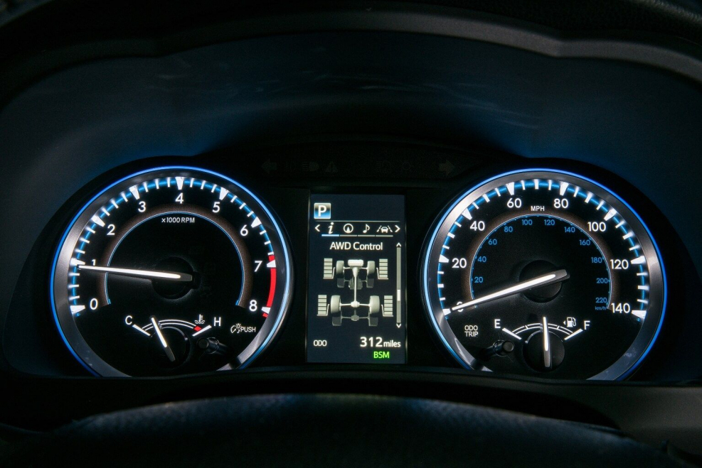 Панель приборов Toyota Highlander 2020