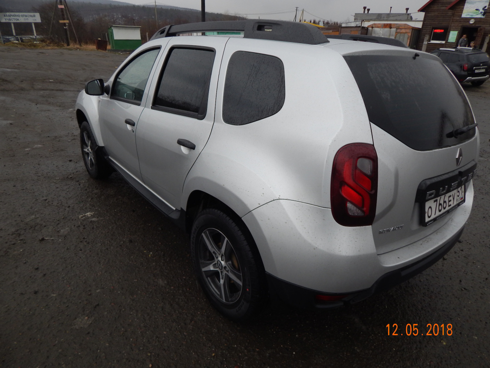 Renault Duster серая платина