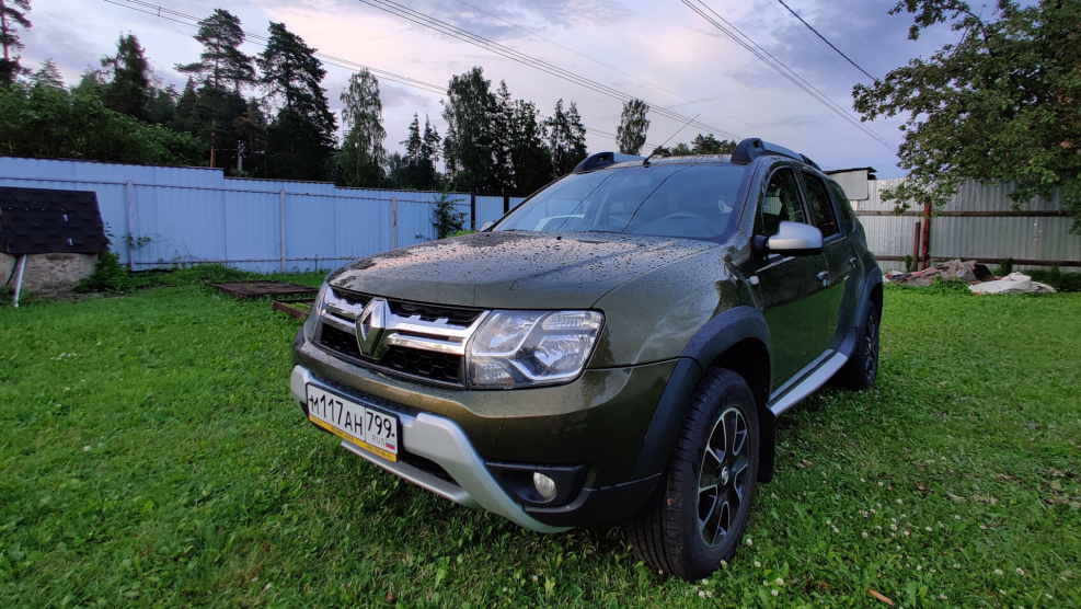 Renault Duster серый металлик