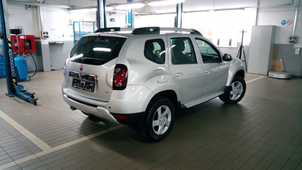 Renault Duster серебристый