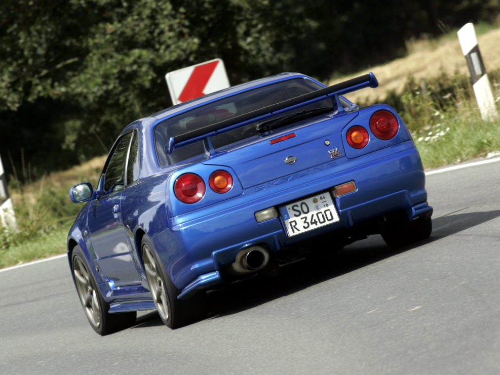 Синий Ниссан Скайлайн r34