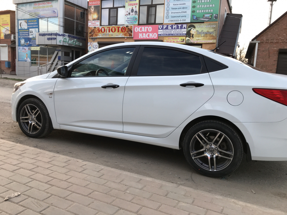 Hyundai Solaris r16 черный