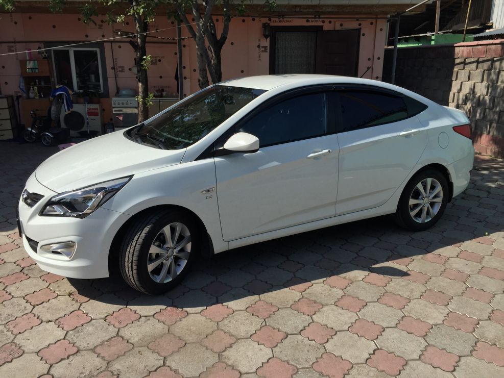 Hyundai Solaris Black r18