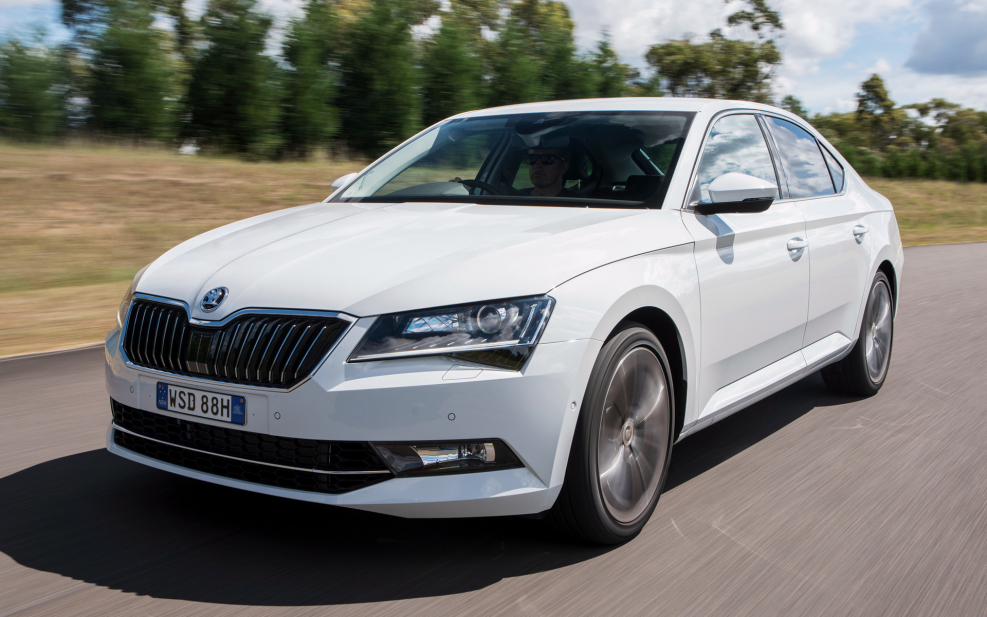 Skoda Superb 2016 белая