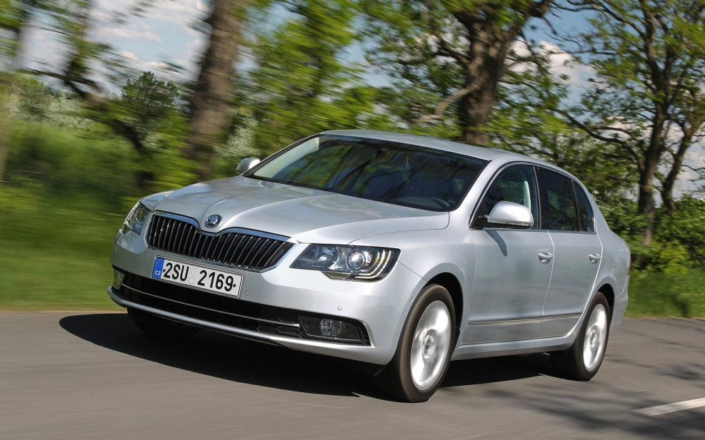 Škoda Superb седан