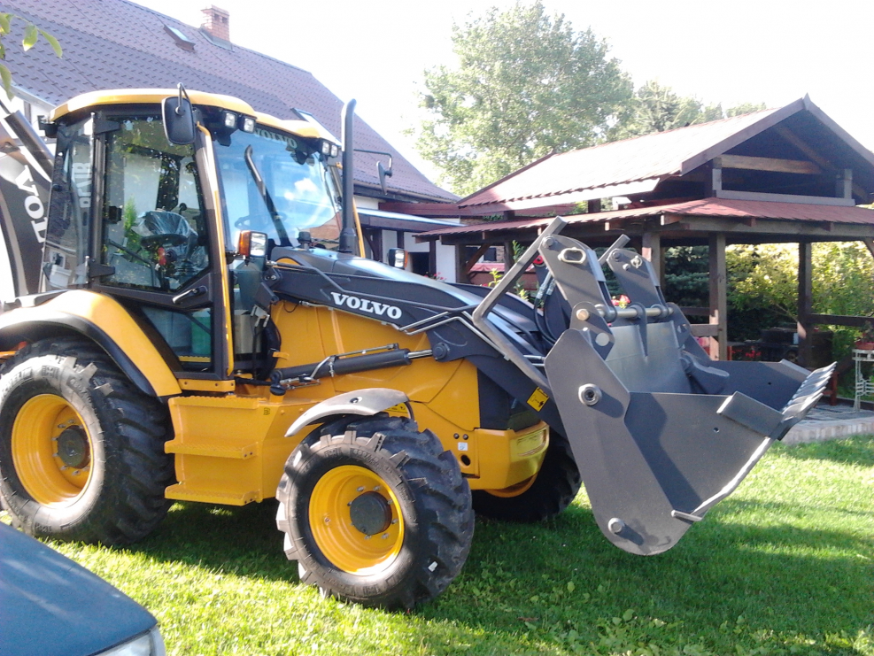 Трактор Volvo bl71b