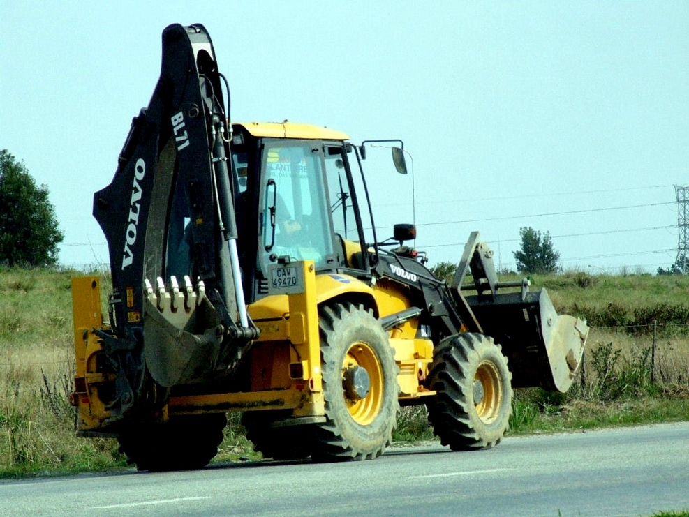 Экскаватор-погрузчик колесный Volvo bl71b