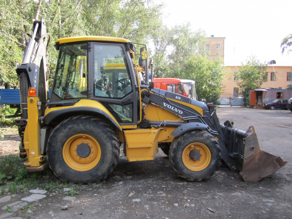 Экскаватор Volvo bl71b