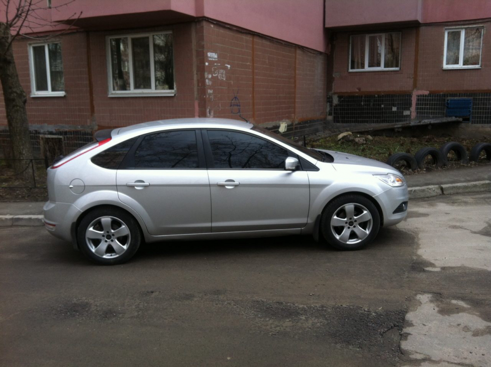 Ford Focus 2 серебристый r18