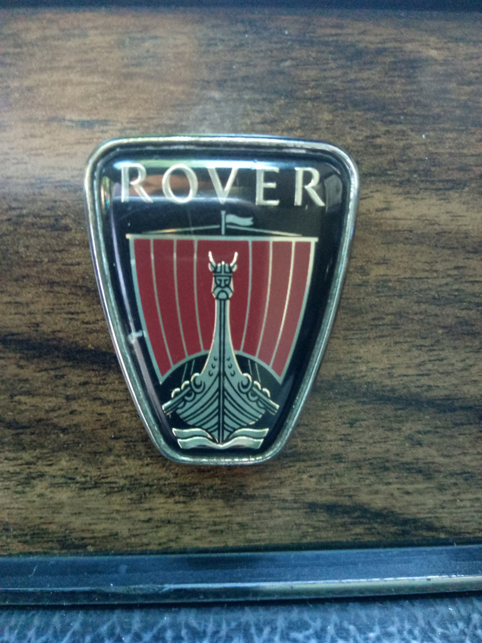 Rover 75 значок на капот