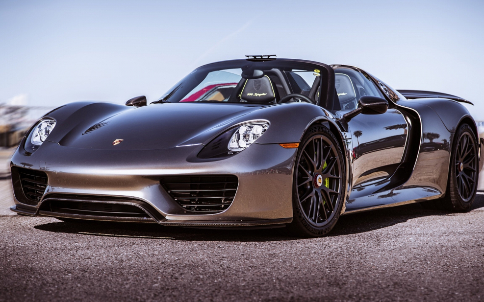 Машина Porsche 918 Spyder
