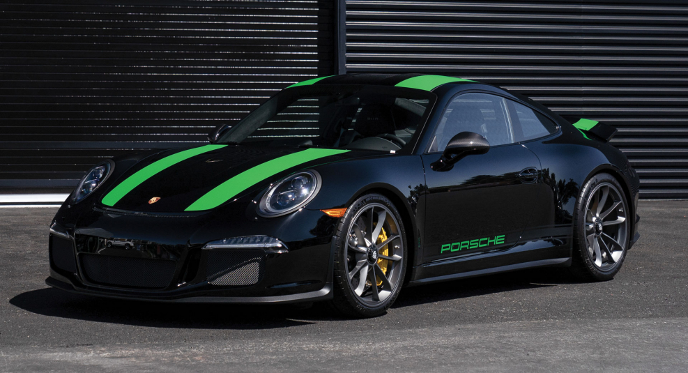 Спорткар Порше 911 черный