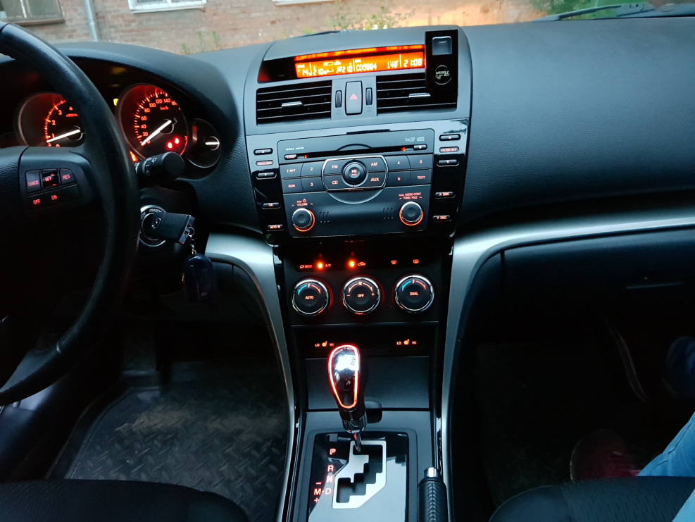 Mazda 6 GH автомат 2008 салон
