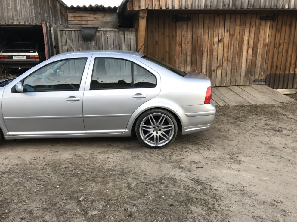 VW Bora r18