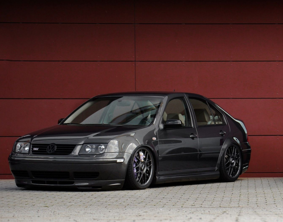WV Bora r32