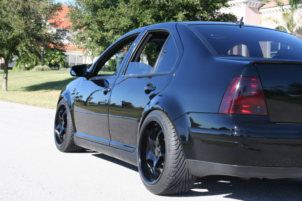 VW Bora черный r17