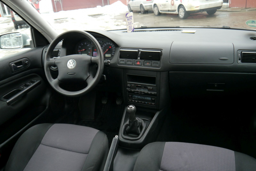 Volkswagen Golf 2002 салон