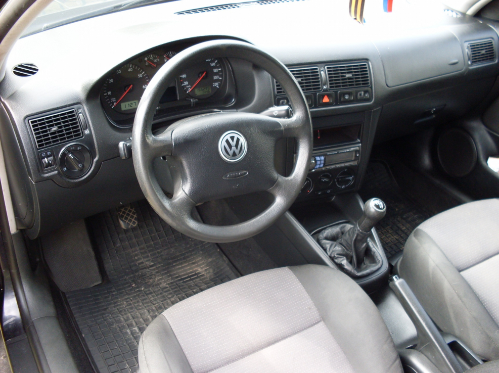 Volkswagen Golf 2002 салон