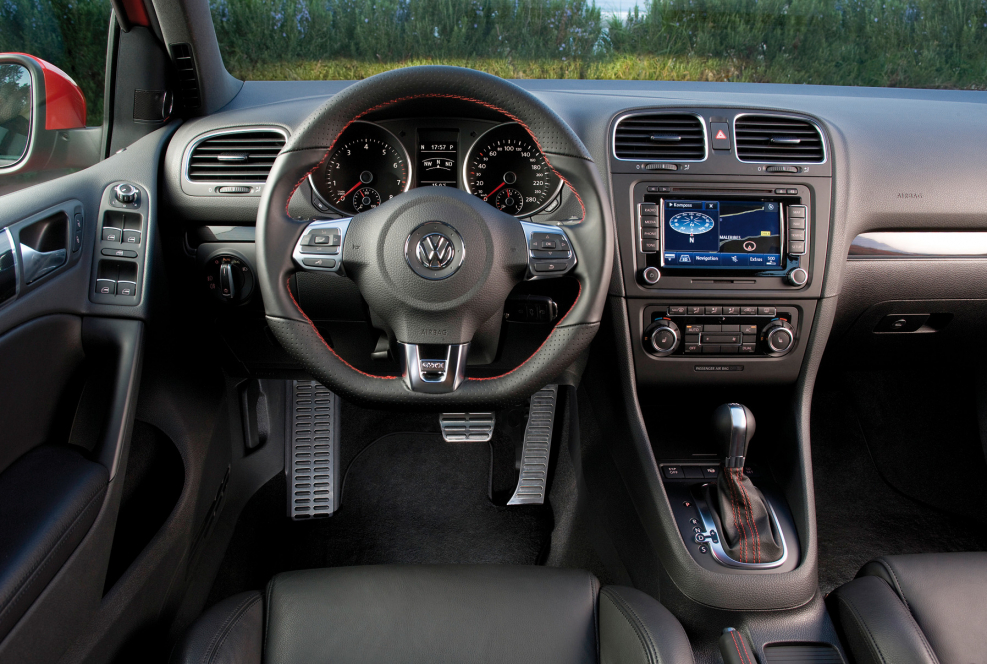 Volkswagen Golf 6 GTI салон