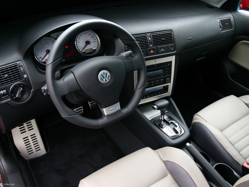 VW Golf 4 салон