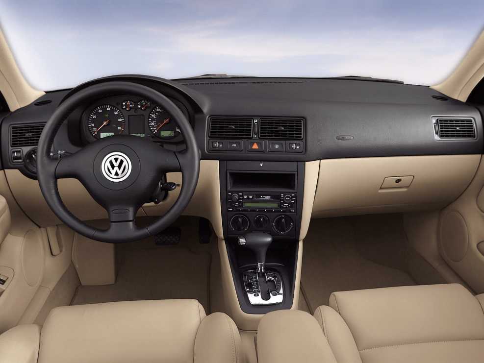Volkswagen Golf 4 1.6 салон
