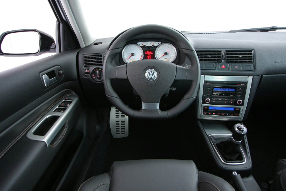 Volkswagen Golf 4 салон
