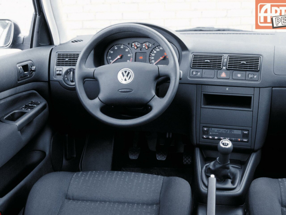 Volkswagen Golf 4 1.6 салон