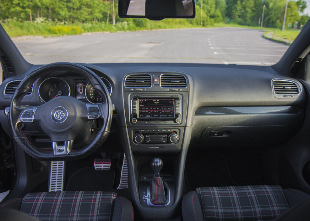 Volkswagen Golf 6 GTI салон