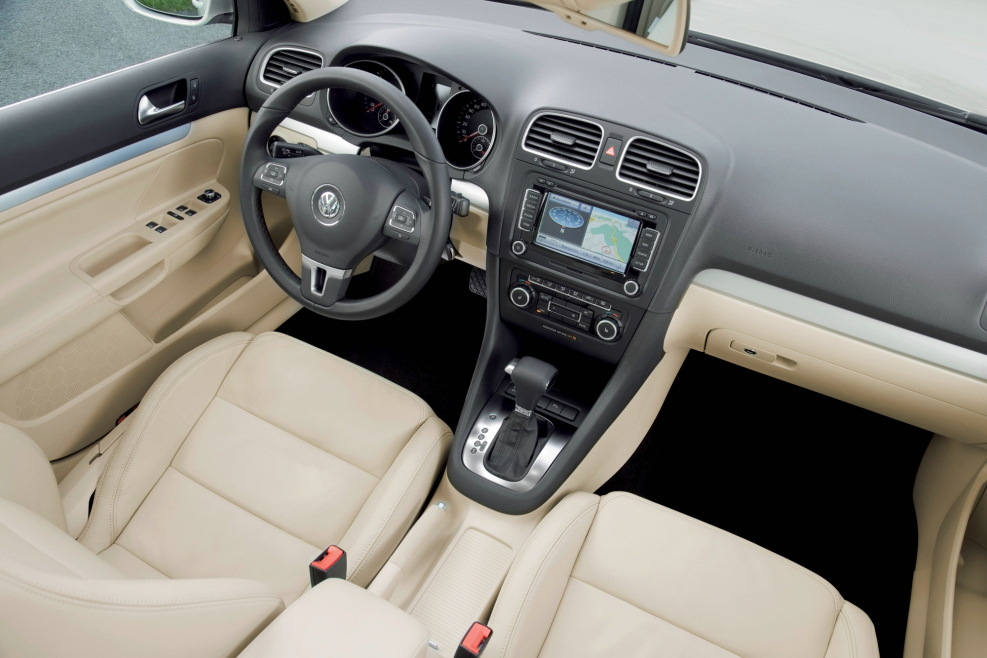 Volkswagen Golf 2010 салон