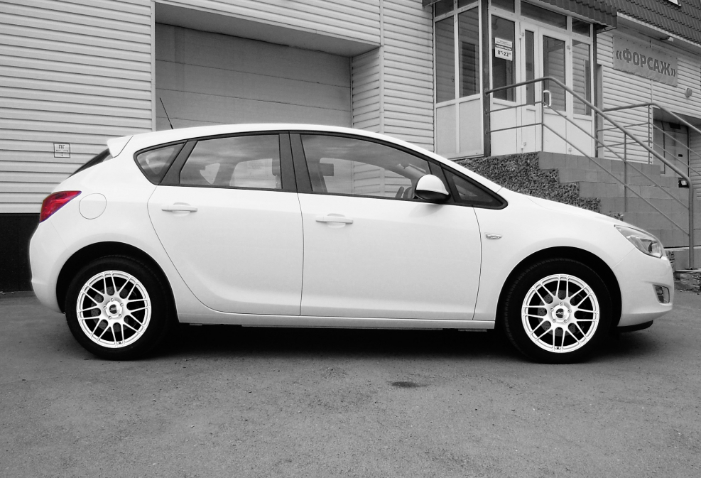 Opel Astra j белая диски