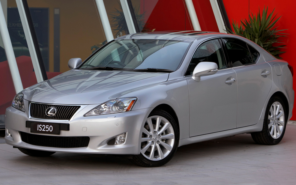 Lexus is 250 2005