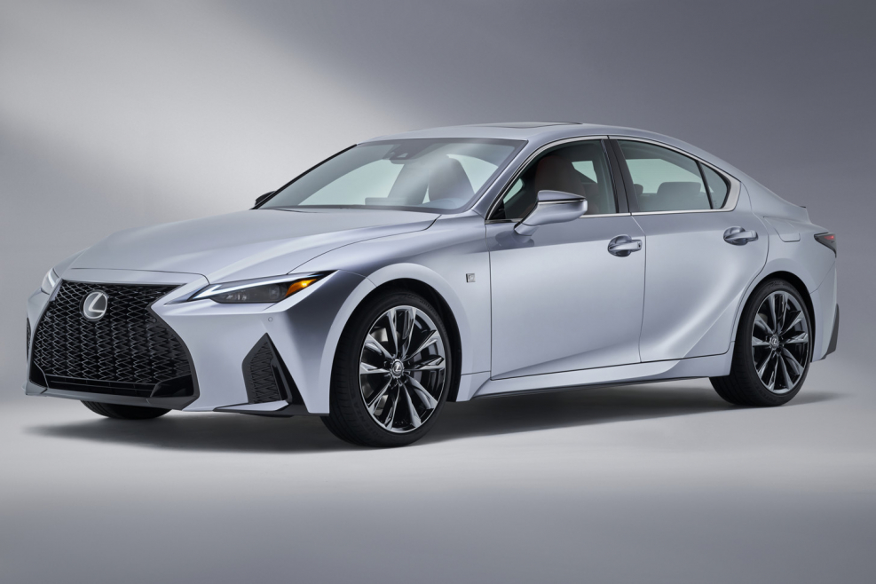 Lexus is 200 2021