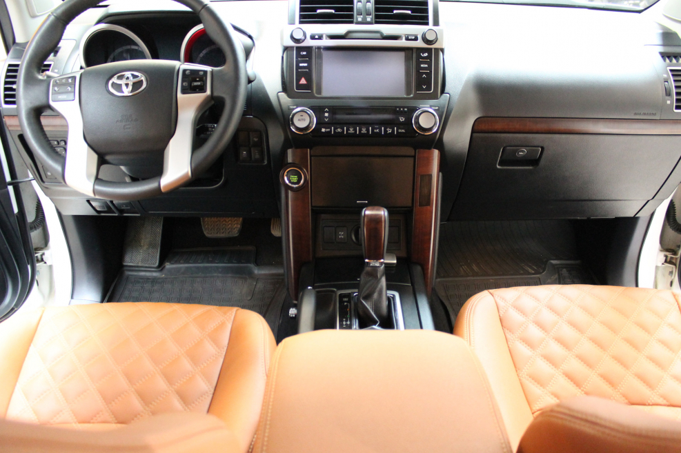 Toyota Land Cruiser Prado салон