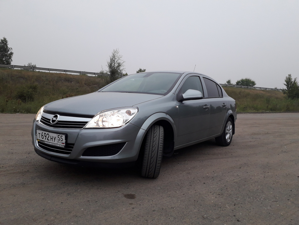 Опель Астра серо голубой
