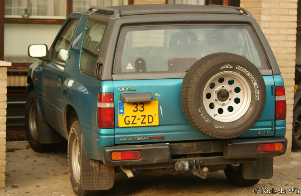 Opel Frontera сзади