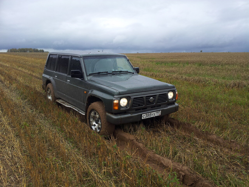 Nissan Patrol gr i (y60)