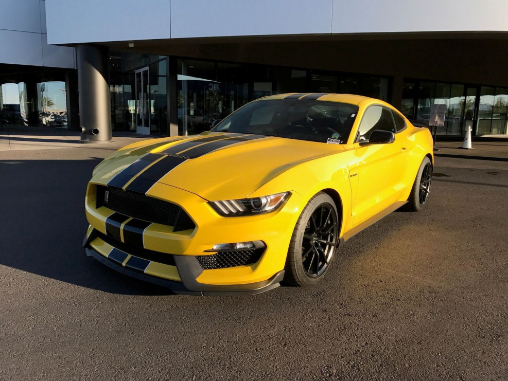 Ford Mustang Shelby gt350 желтый